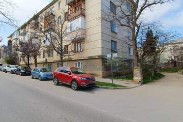 2-к квартира, 44 м², 1/4 эт.